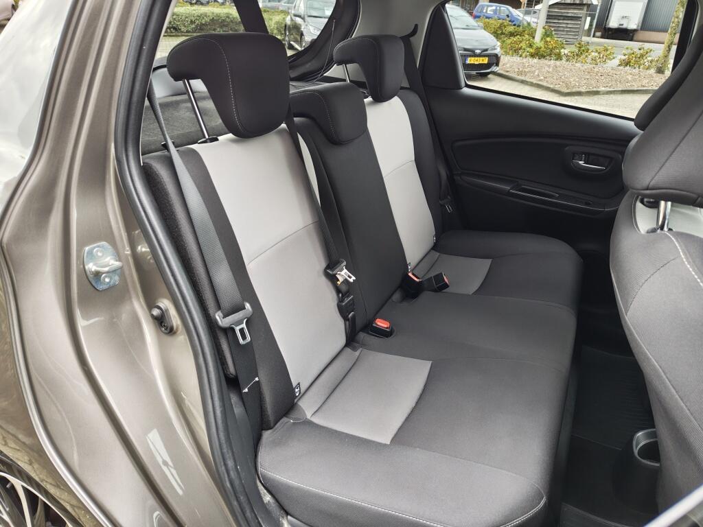 Toyota Yaris 1.5 Hybrid Dynamic | Cruise | Stoelverwarming | Achteruitrijcame - Image 28