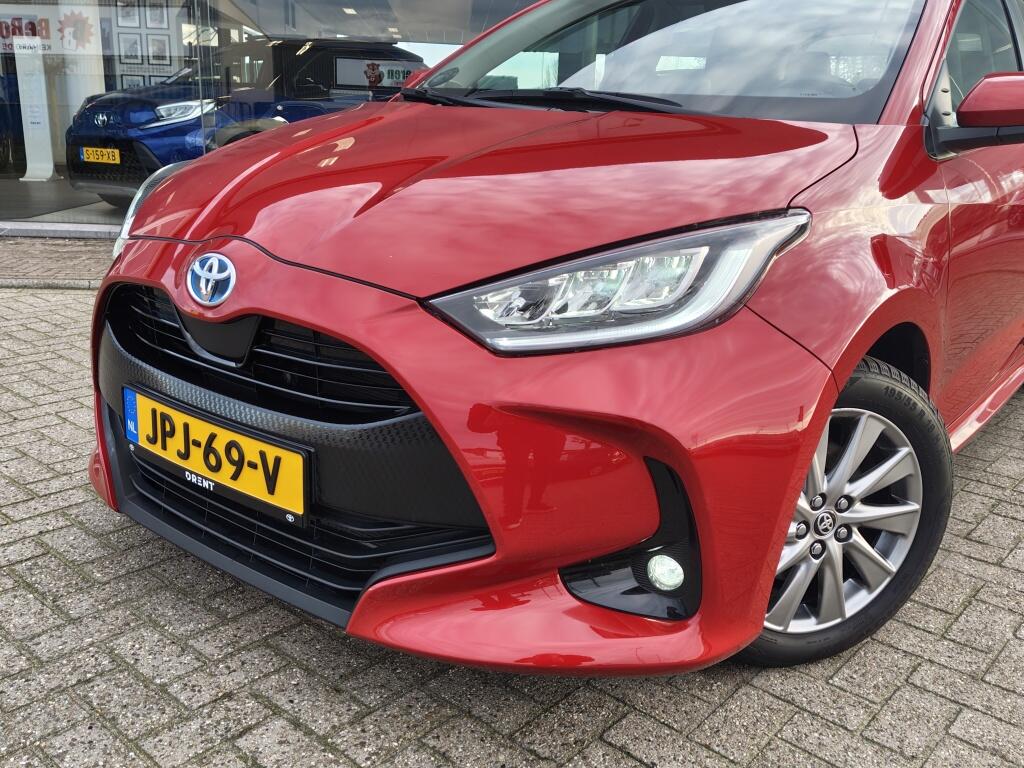 Toyota Yaris 1.5 Hybrid Dynamic | Head Up Display | Keyless Entry & Start | S - Image 2