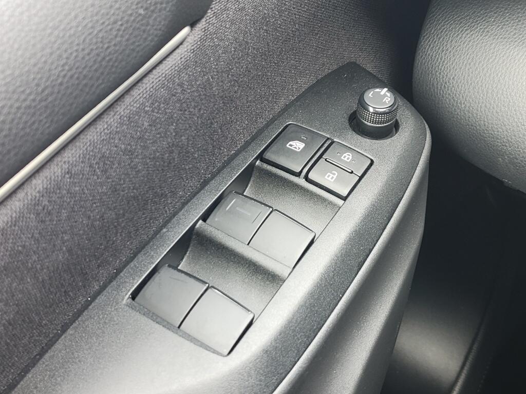 Toyota Yaris 1.5 Hybrid Dynamic | Head Up Display | Keyless Entry & Start | S - Image 24