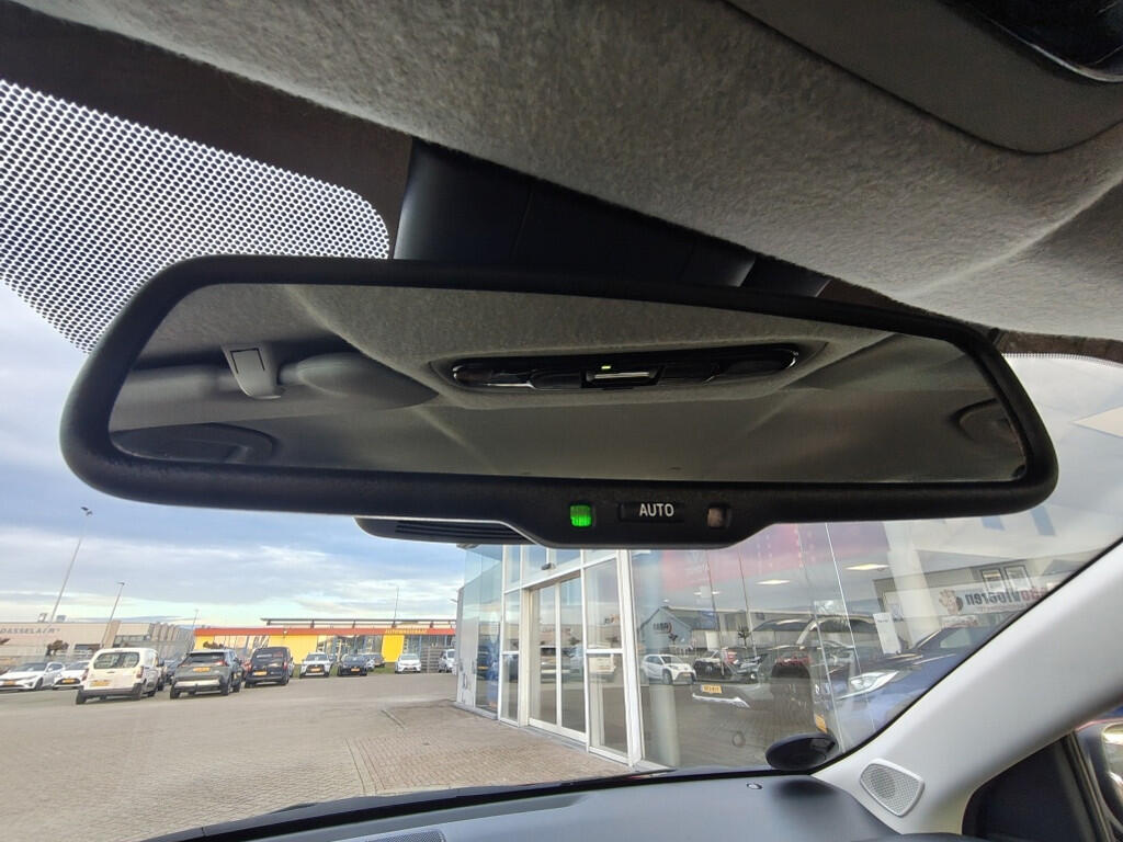 Toyota Yaris 1.5 Hybrid Dynamic | Head Up Display | Keyless Entry & Start | S - Image 27