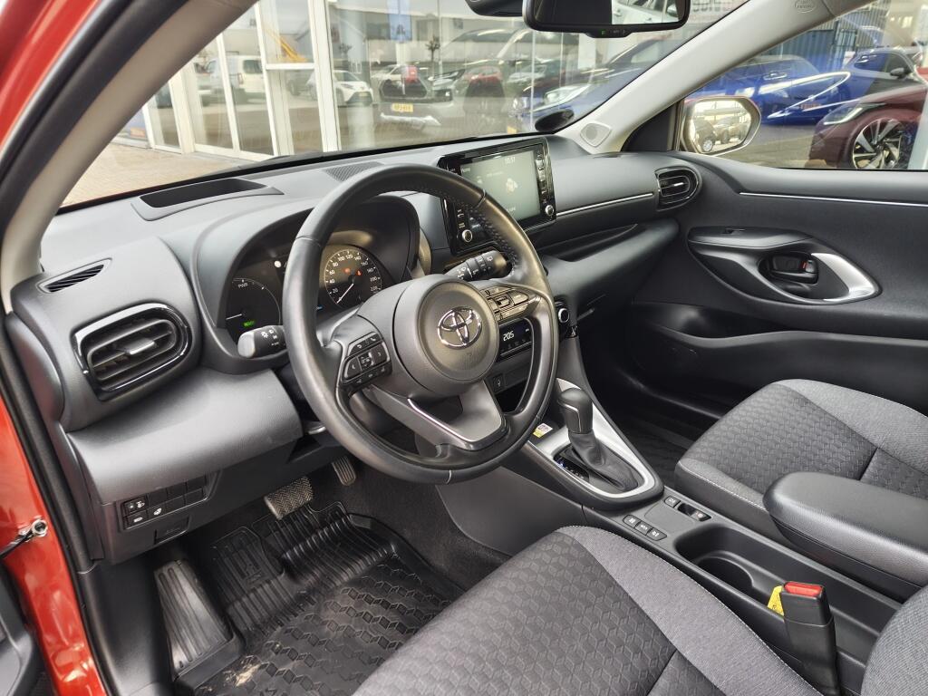 Toyota Yaris 1.5 Hybrid Dynamic | Head Up Display | Keyless Entry & Start | S - Image 28