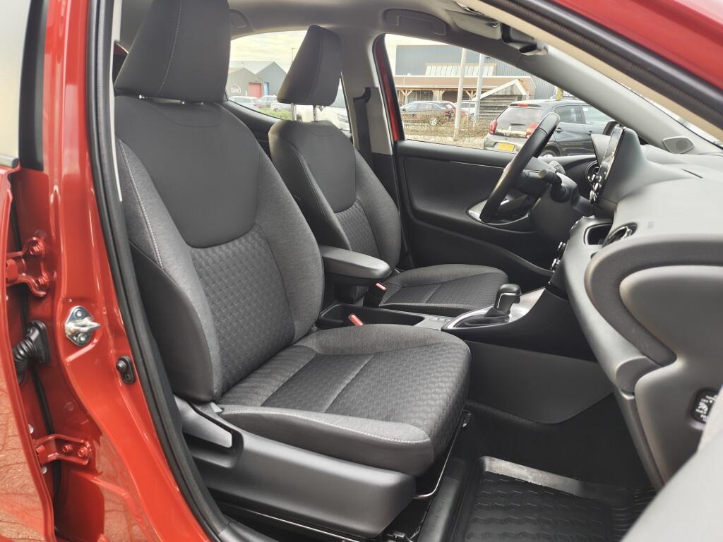 Toyota Yaris 1.5 Hybrid Dynamic | Head Up Display | Keyless Entry & Start | S - Image 30