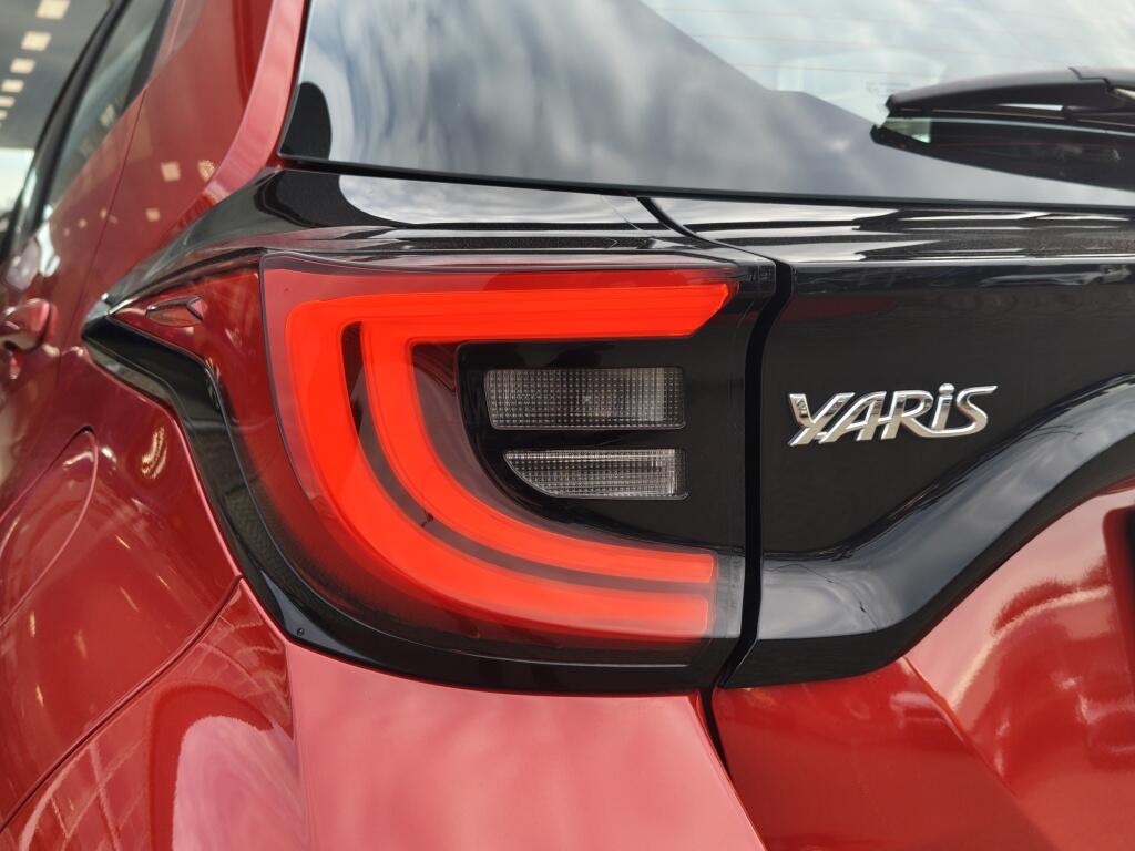 Toyota Yaris 1.5 Hybrid Dynamic | Head Up Display | Keyless Entry & Start | S - Image 37