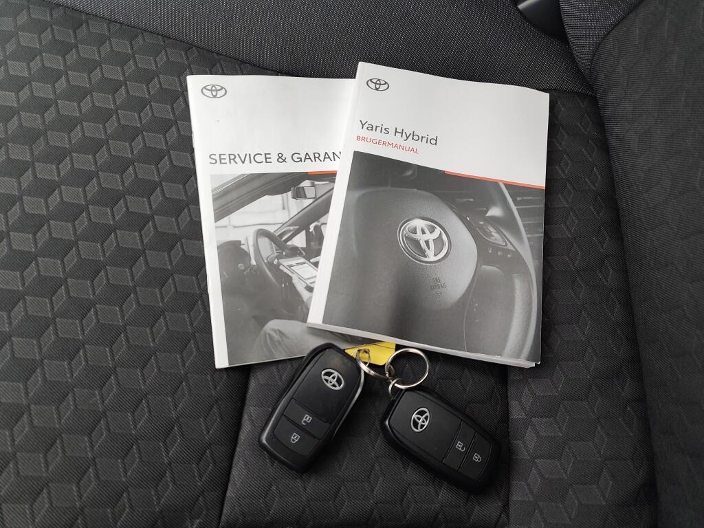 Toyota Yaris 1.5 Hybrid Dynamic | Head Up Display | Keyless Entry & Start | S - Image 42