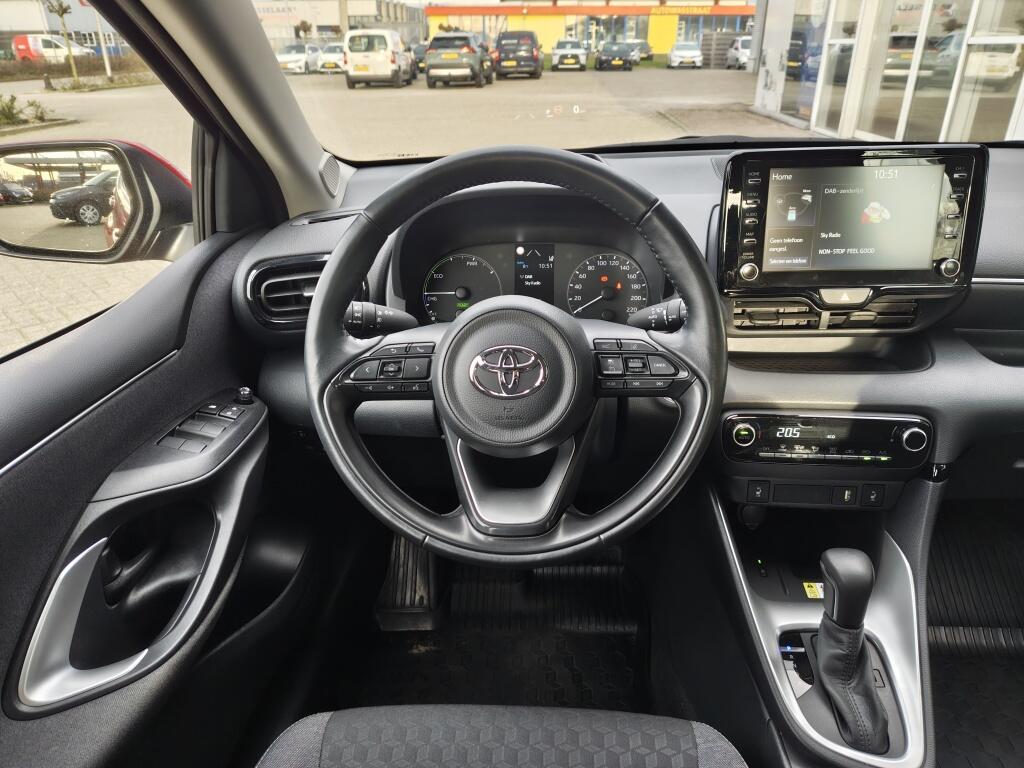 Toyota Yaris 1.5 Hybrid Dynamic | Head Up Display | Keyless Entry & Start | S - Image 8