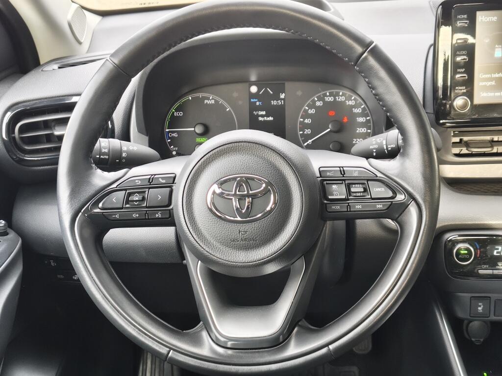 Toyota Yaris 1.5 Hybrid Dynamic | Head Up Display | Keyless Entry & Start | S - Image 9