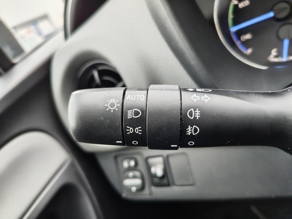 Toyota Yaris 1.5 Hybrid Dynamic | NL Auto | Keyless Entry & Start | Android A - Image 11