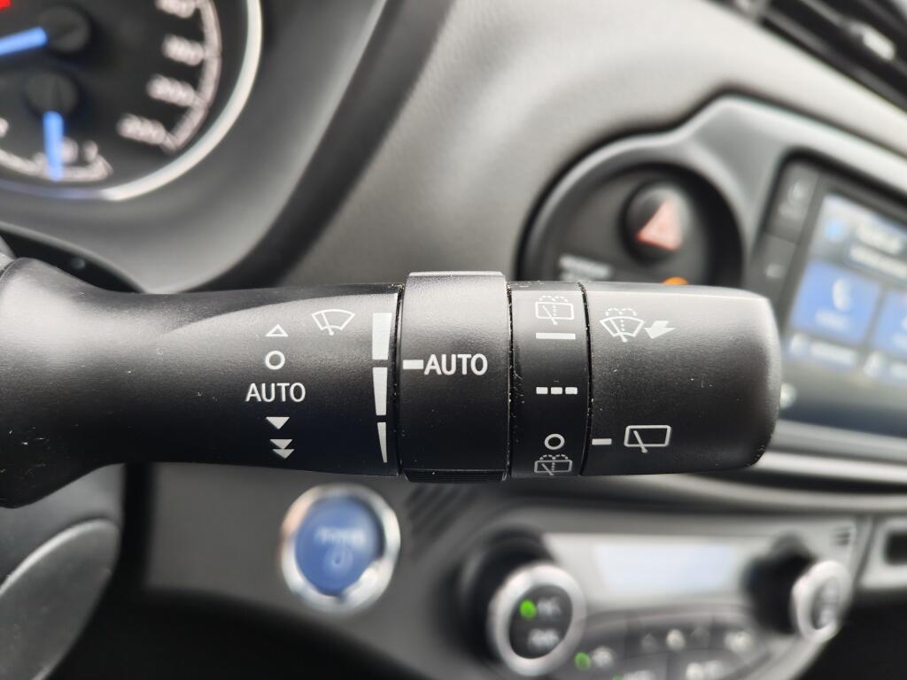 Toyota Yaris 1.5 Hybrid Dynamic | NL Auto | Keyless Entry & Start | Android A - Image 12
