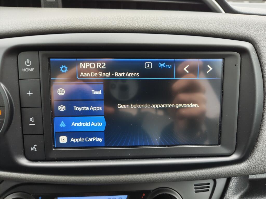 Toyota Yaris 1.5 Hybrid Dynamic | NL Auto | Keyless Entry & Start | Android A - Image 16