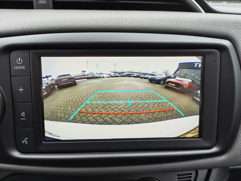 Toyota Yaris 1.5 Hybrid Dynamic | NL Auto | Keyless Entry & Start | Android A - Image 17