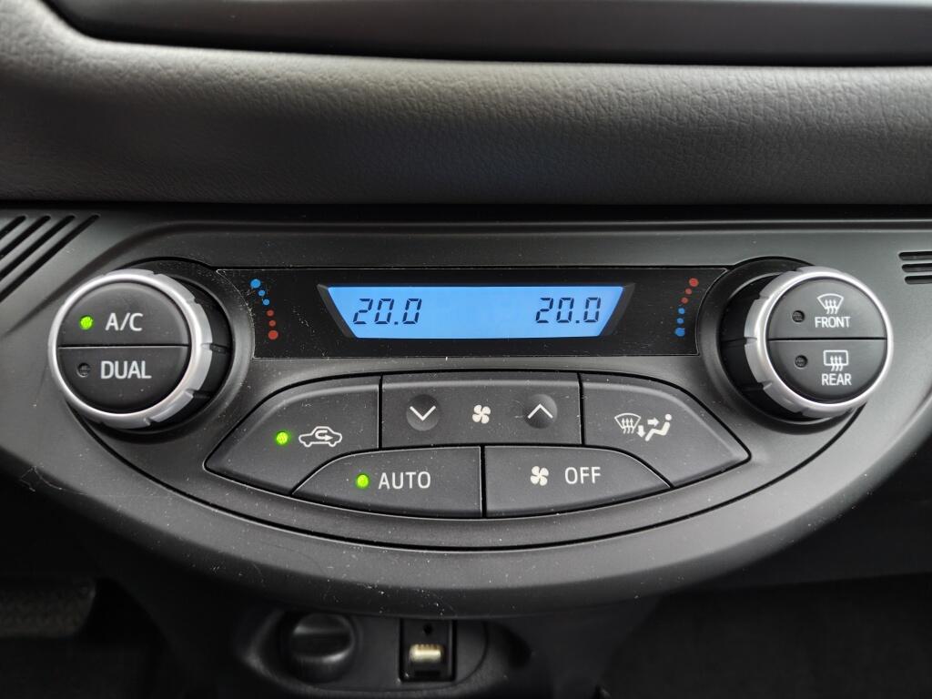 Toyota Yaris 1.5 Hybrid Dynamic | NL Auto | Keyless Entry & Start | Android A - Image 18