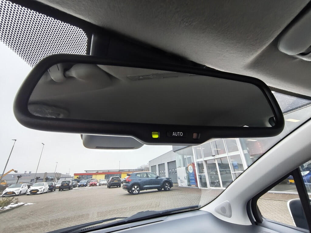 Toyota Yaris 1.5 Hybrid Dynamic | NL Auto | Keyless Entry & Start | Android A - Image 23