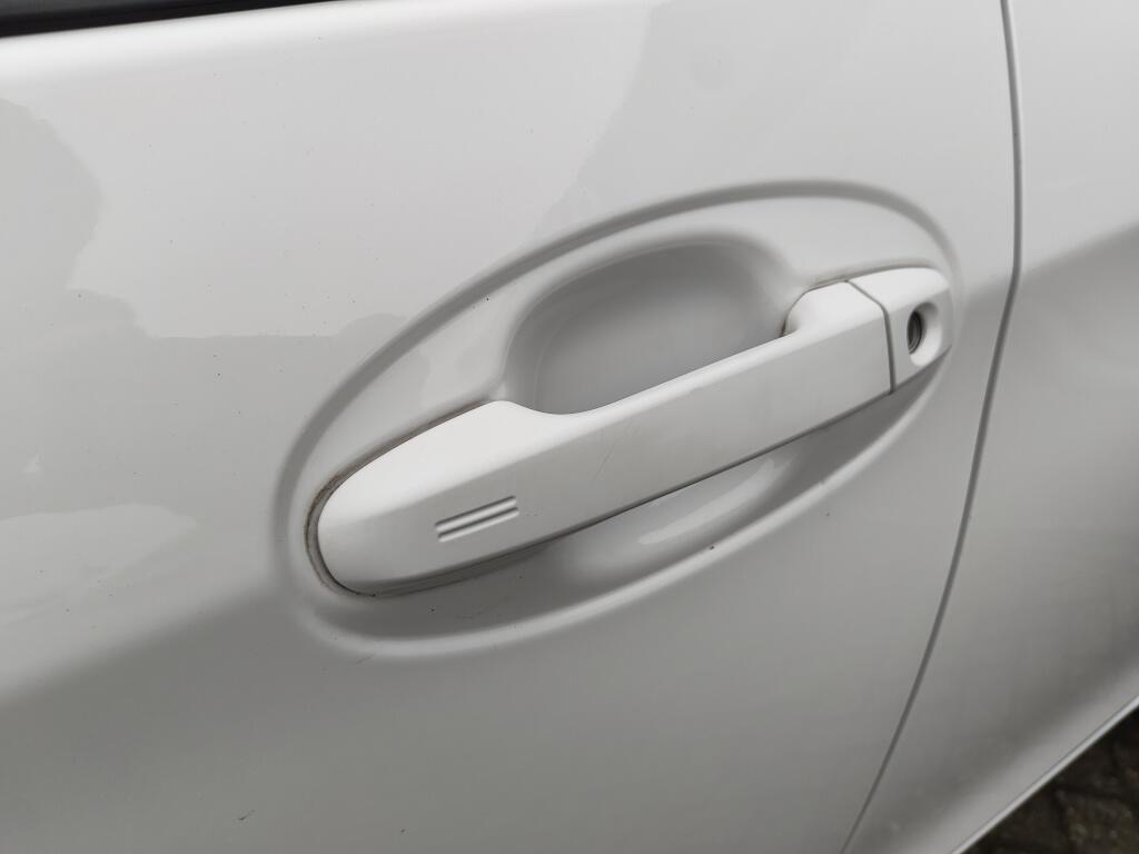 Toyota Yaris 1.5 Hybrid Dynamic | NL Auto | Keyless Entry & Start | Android A - Image 34