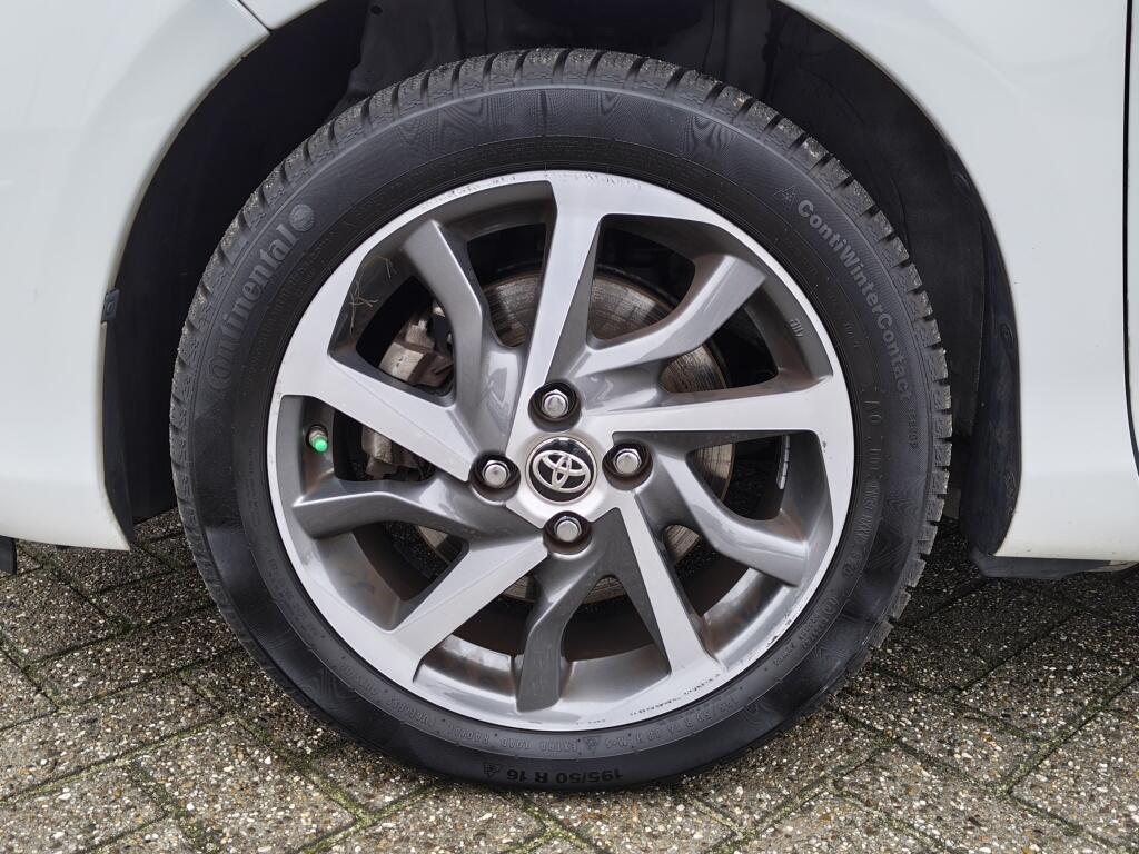 Toyota Yaris 1.5 Hybrid Dynamic | NL Auto | Keyless Entry & Start | Android A - Image 35