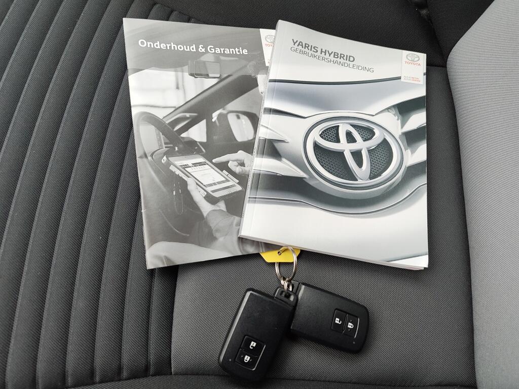 Toyota Yaris 1.5 Hybrid Dynamic | NL Auto | Keyless Entry & Start | Android A - Image 38