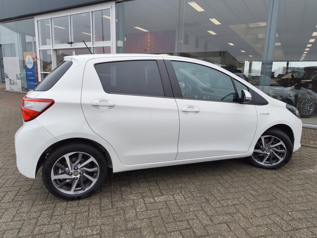 Toyota Yaris 1.5 Hybrid Dynamic | NL Auto | Keyless Entry & Start | Android A - Image 5
