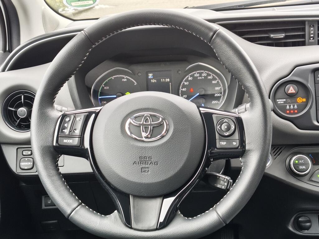 Toyota Yaris 1.5 Hybrid Dynamic | NL Auto | Keyless Entry & Start | Android A - Image 9