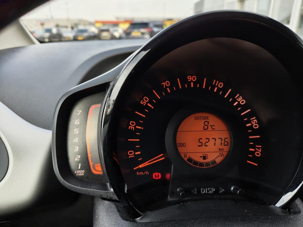 Toyota Aygo 1.0 VVT-i x-play | Airco | Lichtmetalen velgen | Achteruitrijcam - Image 10