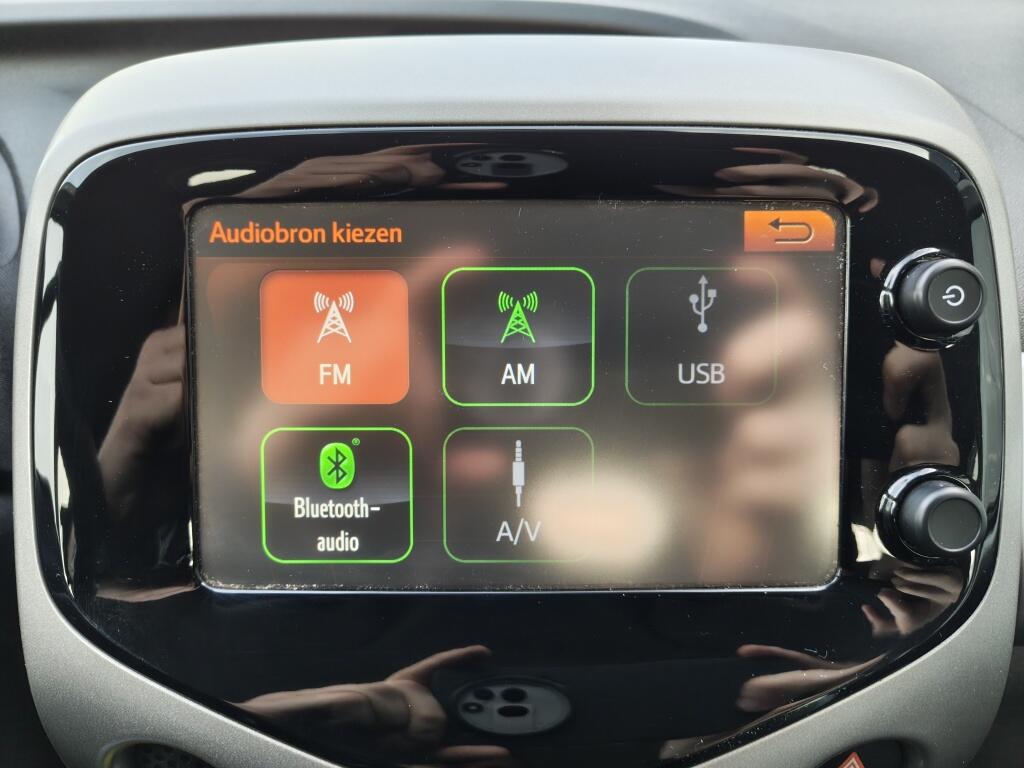 Toyota Aygo 1.0 VVT-i x-play | Airco | Lichtmetalen velgen | Achteruitrijcam - Image 14