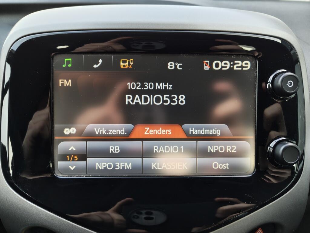 Toyota Aygo 1.0 VVT-i x-play | Airco | Lichtmetalen velgen | Achteruitrijcam - Image 15