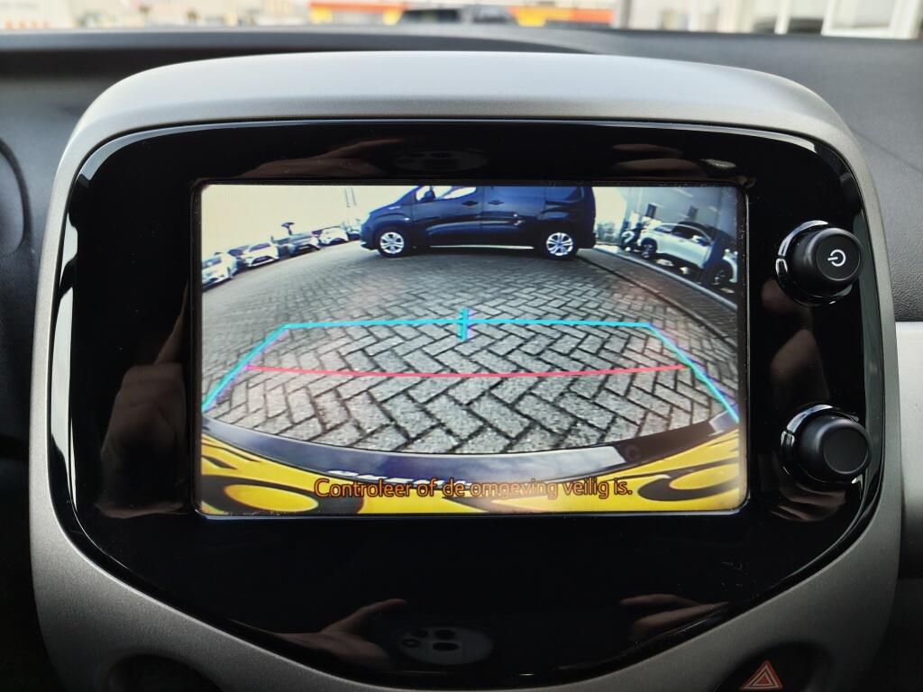 Toyota Aygo 1.0 VVT-i x-play | Airco | Lichtmetalen velgen | Achteruitrijcam - Image 16