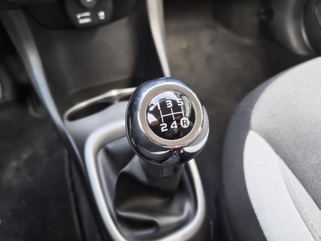 Toyota Aygo 1.0 VVT-i x-play | Airco | Lichtmetalen velgen | Achteruitrijcam - Image 19