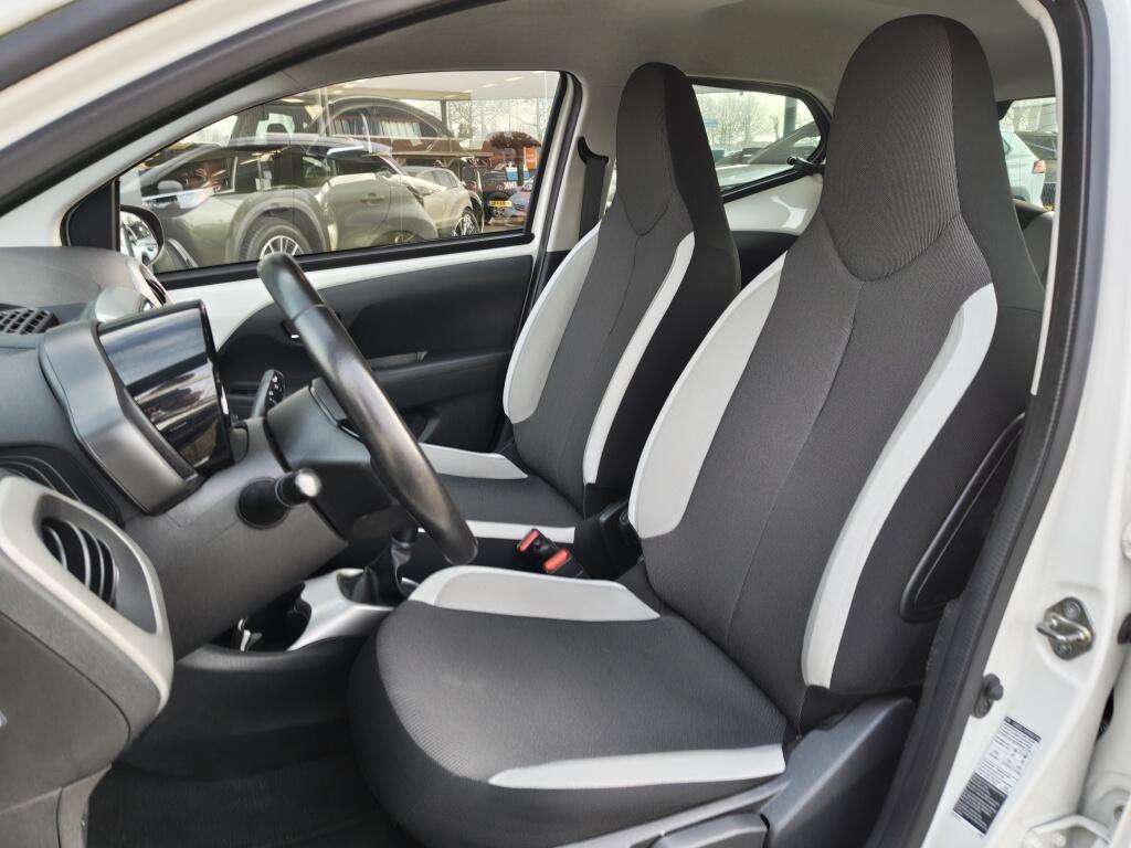 Toyota Aygo 1.0 VVT-i x-play | Airco | Lichtmetalen velgen | Achteruitrijcam - Image 23