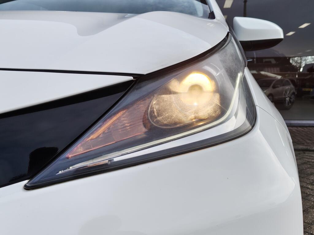 Toyota Aygo 1.0 VVT-i x-play | Airco | Lichtmetalen velgen | Achteruitrijcam - Image 29