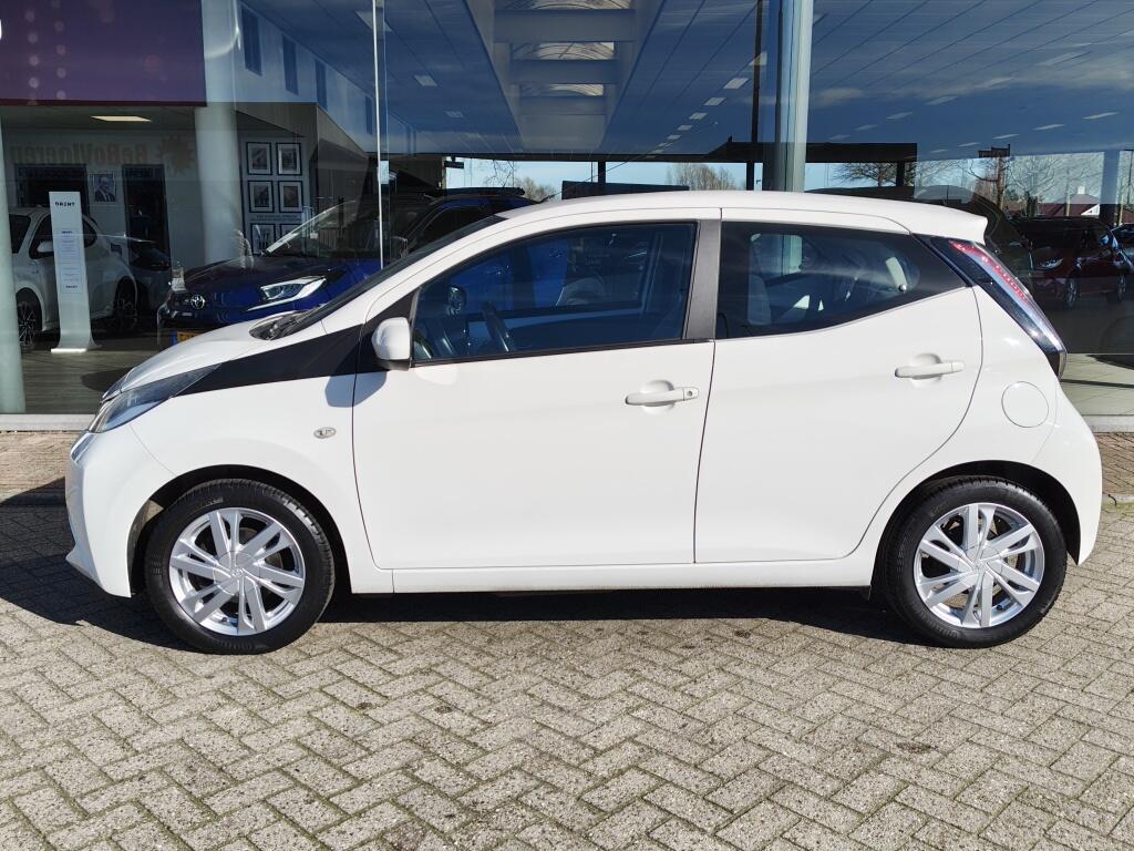 Toyota Aygo 1.0 VVT-i x-play | Airco | Lichtmetalen velgen | Achteruitrijcam - Image 3