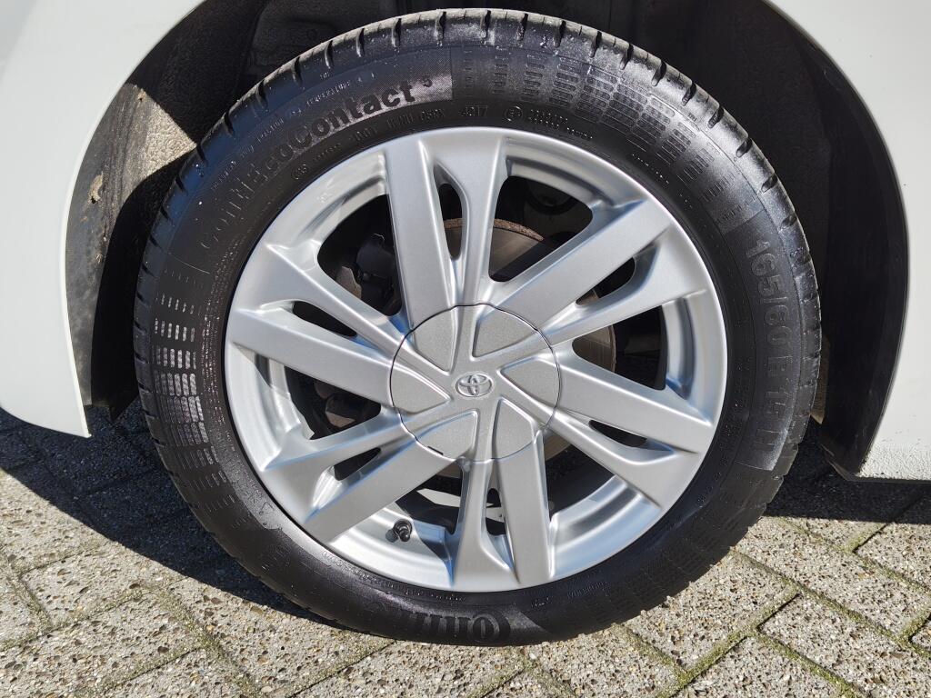 Toyota Aygo 1.0 VVT-i x-play | Airco | Lichtmetalen velgen | Achteruitrijcam - Image 32