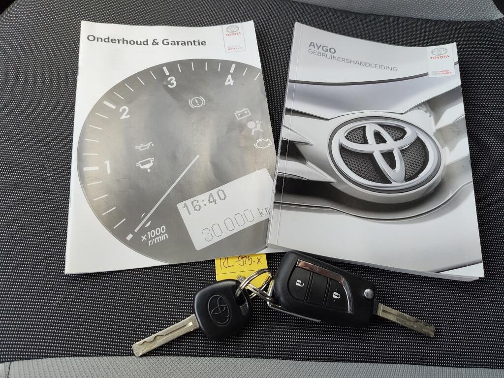 Toyota Aygo 1.0 VVT-i x-play | Airco | Lichtmetalen velgen | Achteruitrijcam - Image 34