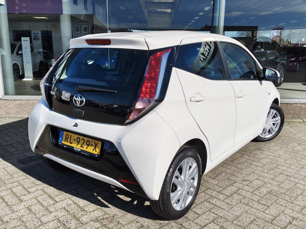 Toyota Aygo 1.0 VVT-i x-play | Airco | Lichtmetalen velgen | Achteruitrijcam - Image 4