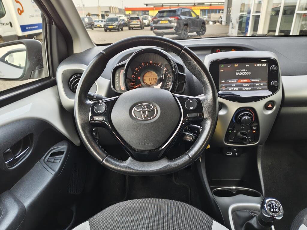 Toyota Aygo 1.0 VVT-i x-play | Airco | Lichtmetalen velgen | Achteruitrijcam - Image 8