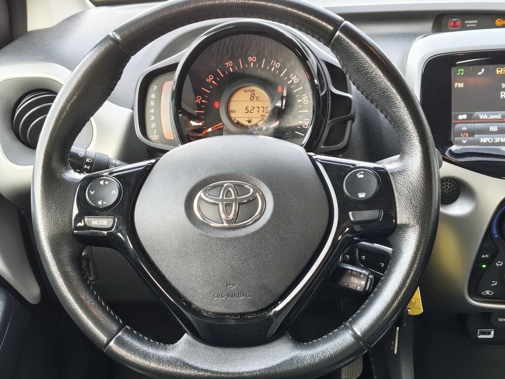 Toyota Aygo 1.0 VVT-i x-play | Airco | Lichtmetalen velgen | Achteruitrijcam - Image 9