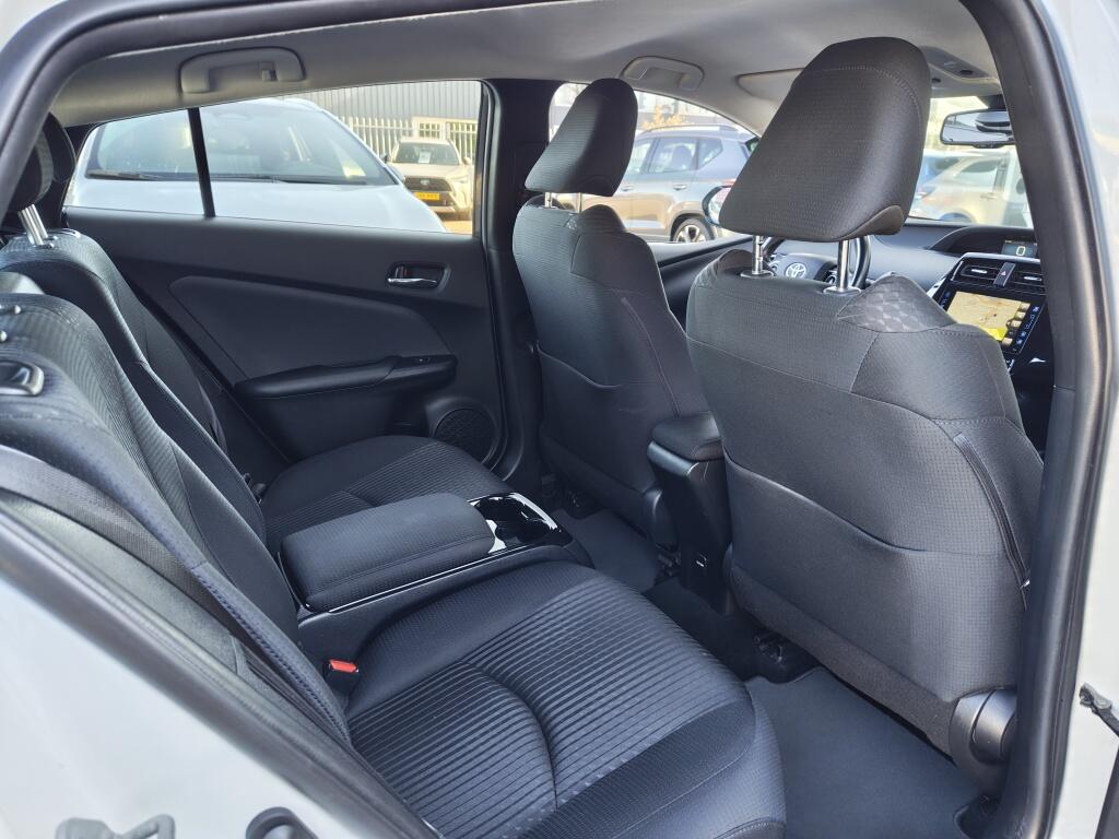 Toyota Prius 1.8 Plug-in Business Plus | Navi | JBL |  Sensoren | Stoelverwar - Image 32