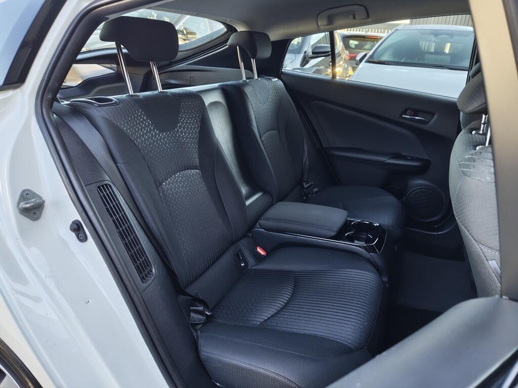 Toyota Prius 1.8 Plug-in Business Plus | Navi | JBL |  Sensoren | Stoelverwar - Image 33