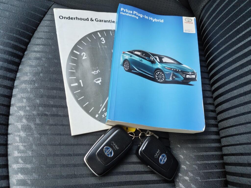 Toyota Prius 1.8 Plug-in Business Plus | Navi | JBL |  Sensoren | Stoelverwar - Image 44