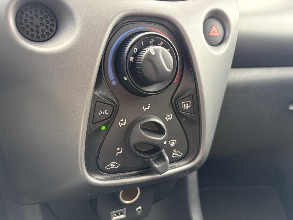 Toyota Aygo 1.0 VVT-i x-play | Airco | Apple Carplay/Android auto | Camera | - Image 21