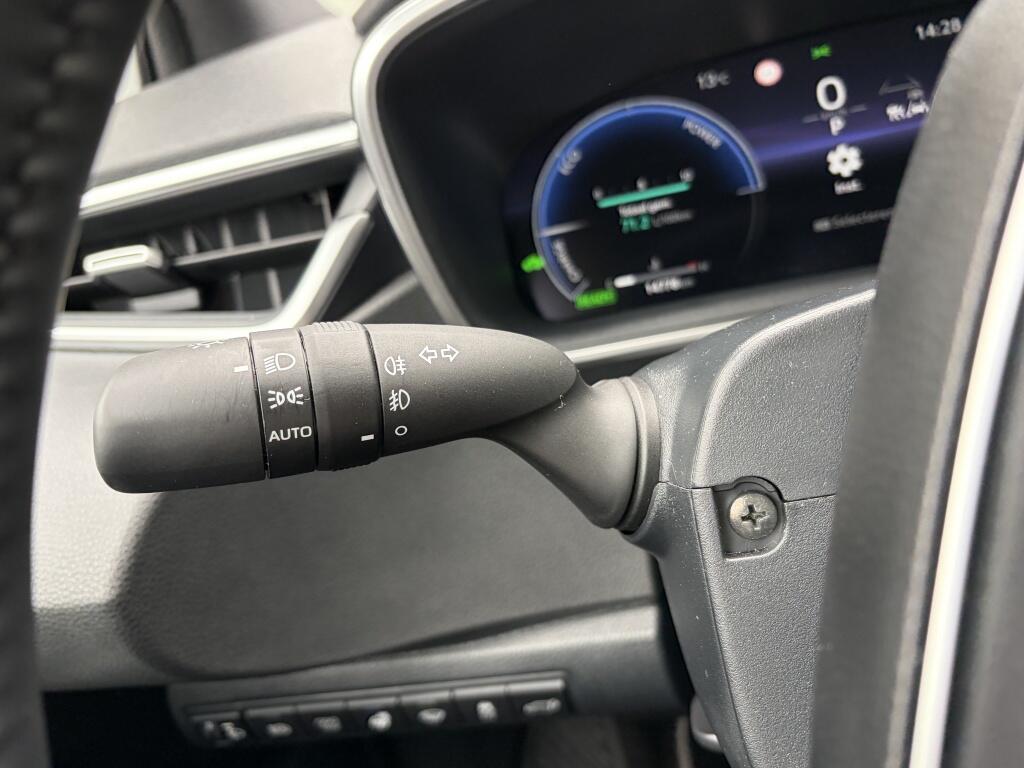 Toyota Corolla Touring Sports Hybrid 140 Bns Plus - Image 13