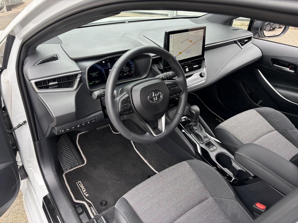 Toyota Corolla Touring Sports Hybrid 140 Bns Plus - Image 26