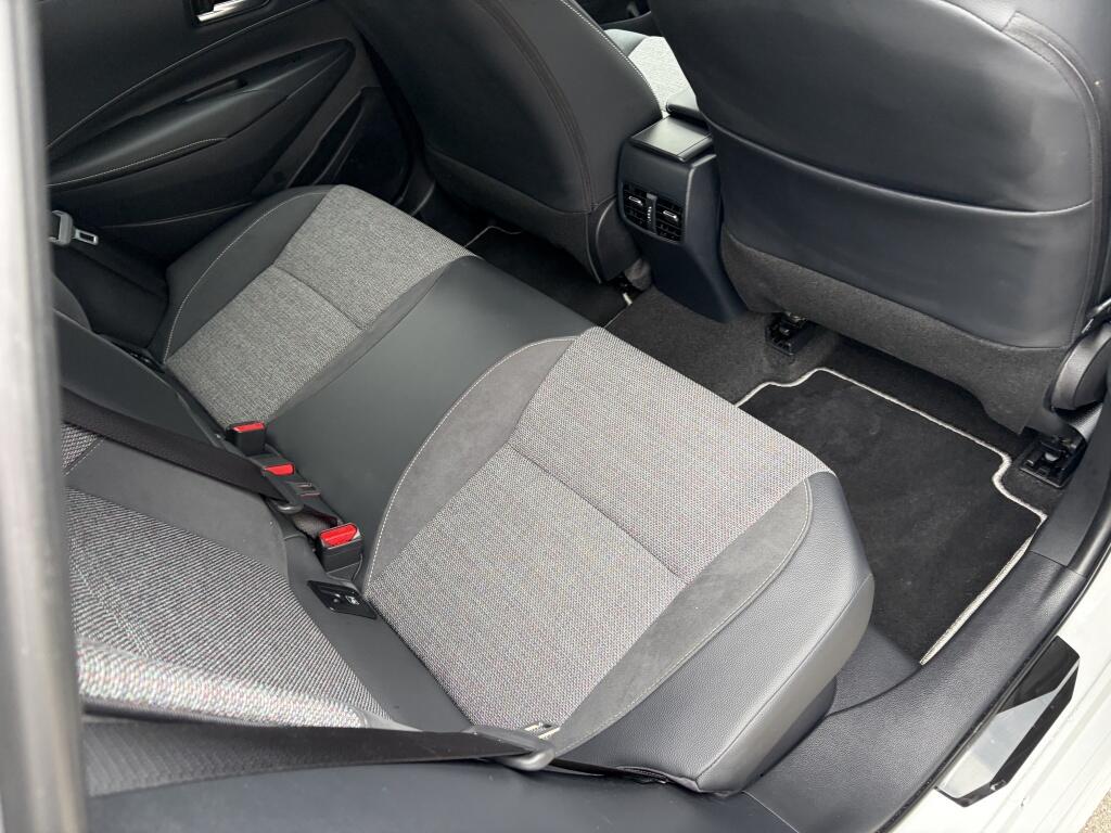 Toyota Corolla Touring Sports Hybrid 140 Bns Plus - Image 29