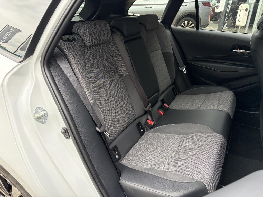 Toyota Corolla Touring Sports Hybrid 140 Bns Plus - Image 30