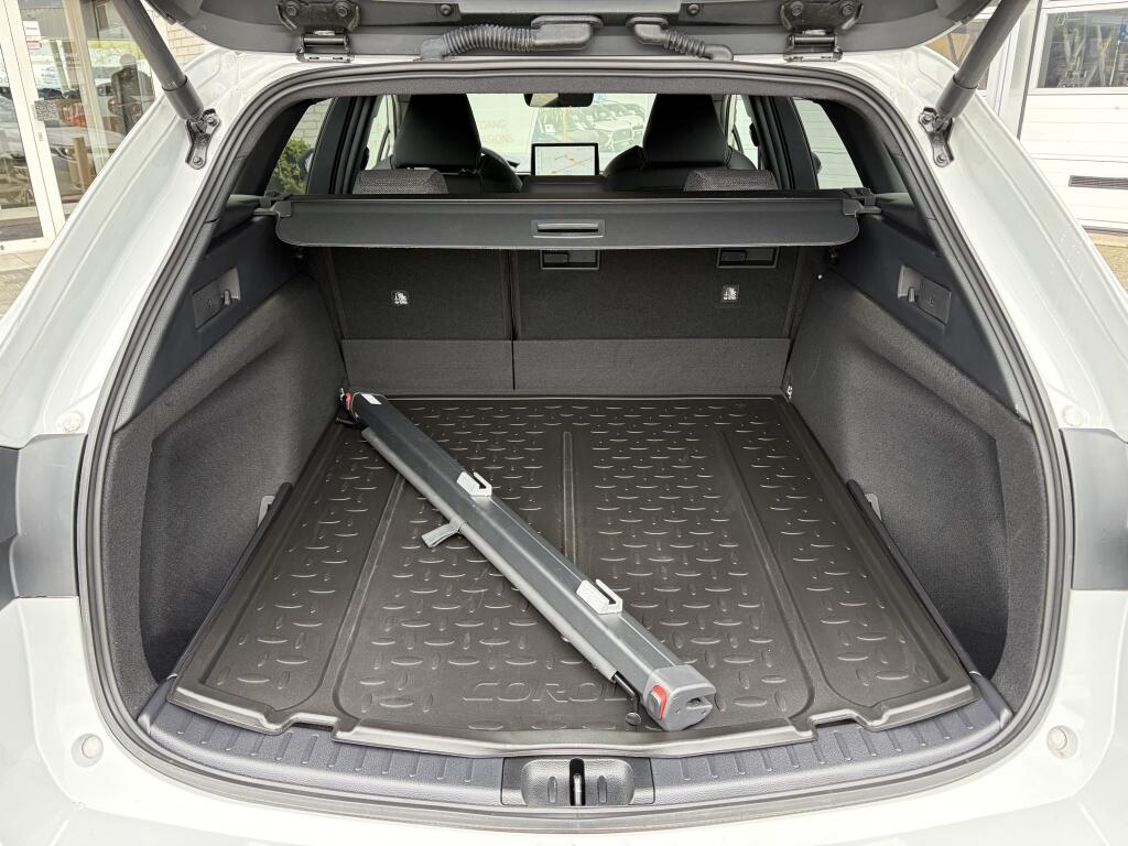Toyota Corolla Touring Sports Hybrid 140 Bns Plus - Image 31