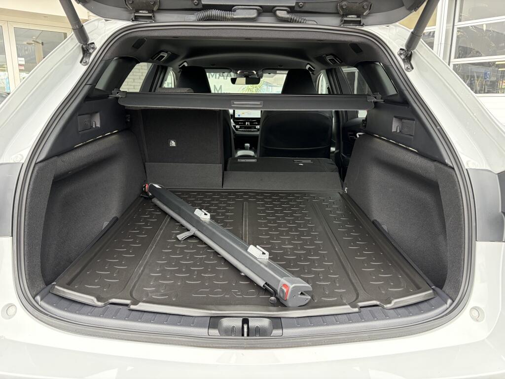 Toyota Corolla Touring Sports Hybrid 140 Bns Plus - Image 32