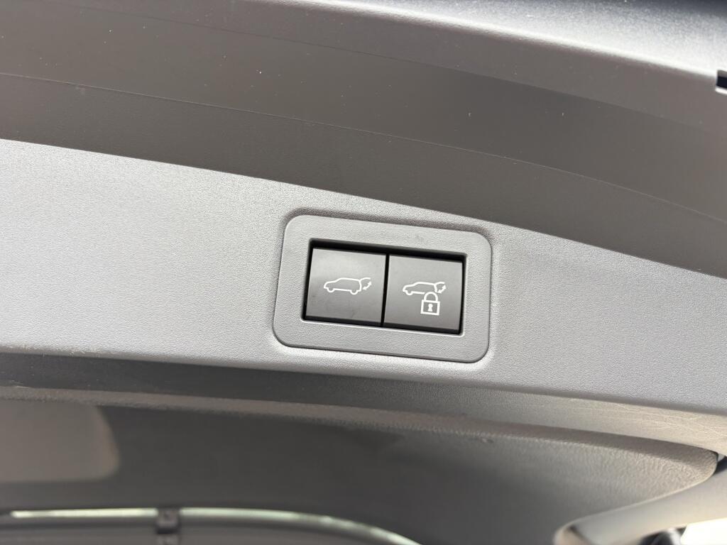 Toyota Corolla Touring Sports Hybrid 140 Bns Plus - Image 33