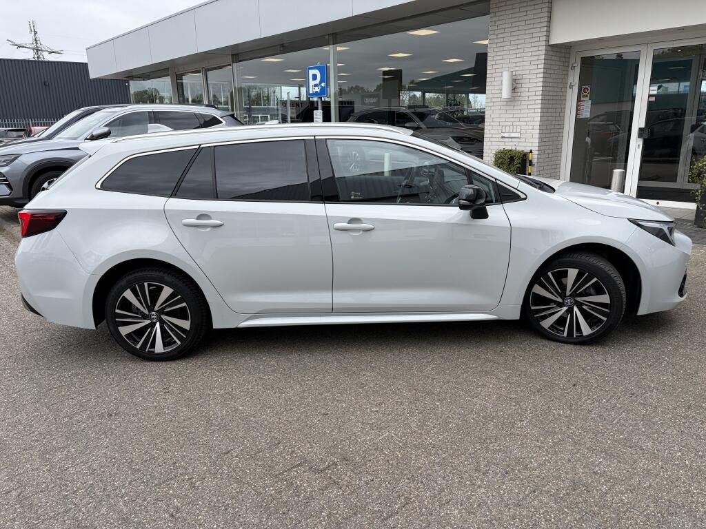 Toyota Corolla Touring Sports Hybrid 140 Bns Plus - Image 4
