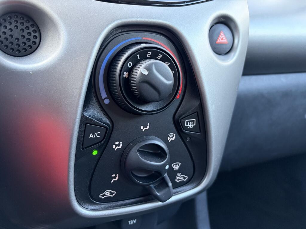 Toyota Aygo 1.0 VVT-i x-play | Airco | Apple Carplay/Android auto | Camera | - Image 21