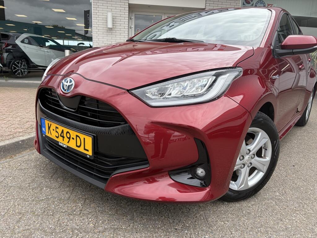 Toyota Yaris 1.5 Hybrid Dynamic | Keyless Entry & Start | All-season | Navi | - Image 2