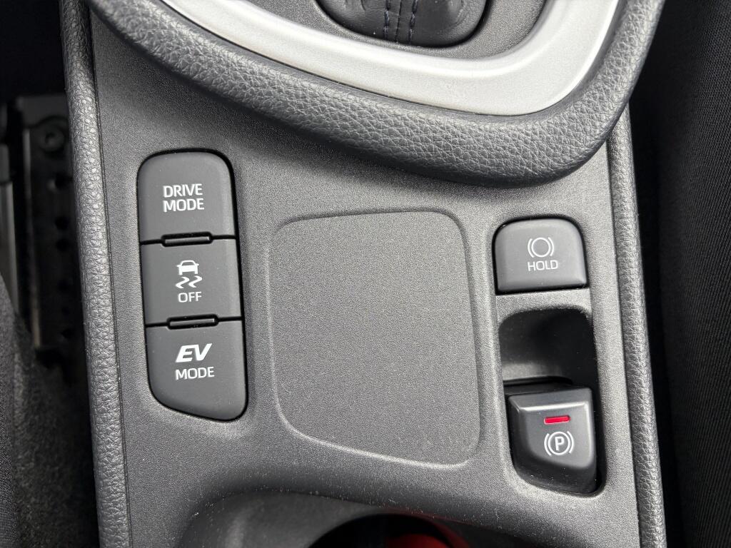 Toyota Yaris 1.5 Hybrid Dynamic | Keyless Entry & Start | All-season | Navi | - Image 23