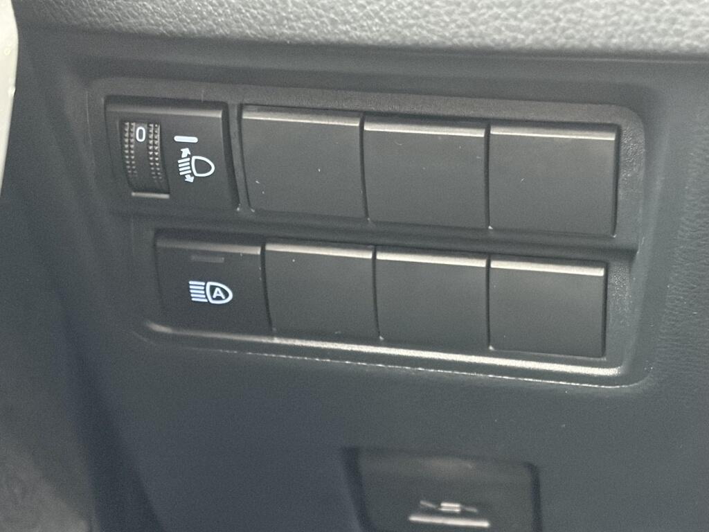 Toyota Yaris 1.5 Hybrid Dynamic | Keyless Entry & Start | All-season | Navi | - Image 26